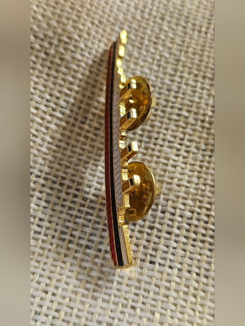 Vintage Titanic Goldtone Pin with Red and Black Enamel EUC - Picture 6 of 8